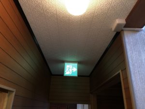 愛知県日進市の福祉施設にて誘導灯の取付電気工事