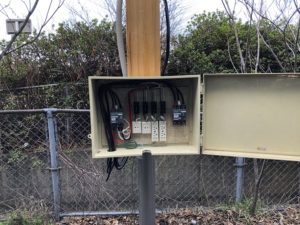 愛知県清須市の仮設現場にて仮設電源（動力・電灯）の引込電気工事