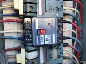 カバー付ナイフスイッチ 電気工事 施工事例 ブレーカーBIZ